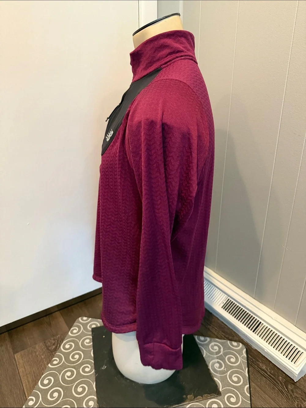 E New Balance Men's Large Maroon Half-Zip Pullover with Black Chest Panel